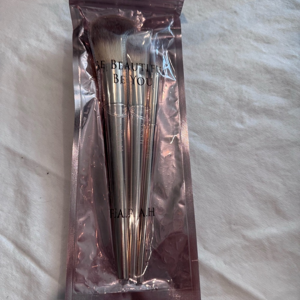 Farah Makeup Brush‎ Set - Rose Gold
NEW UNOPENED